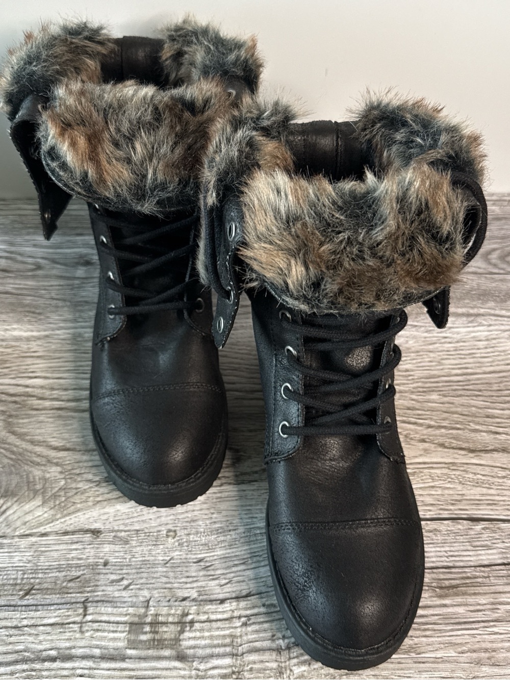 Forever 21 Black Lace-Up Faux Fur Cuff Winter Boots